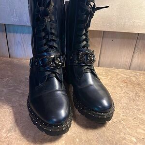 Italian boots with natural fur. Size 8.5-9